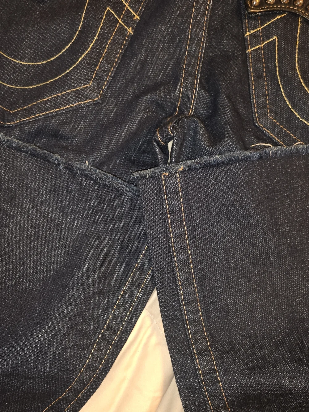 True Religion Billy Men's Dark Blue Denim  Jeans W/ Studded Back Pocket Flaps